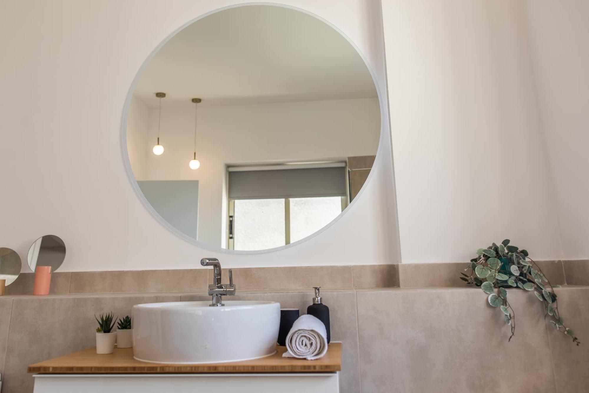 Rooms - Unique Staying In Paphos Centre الغرفة الصورة
