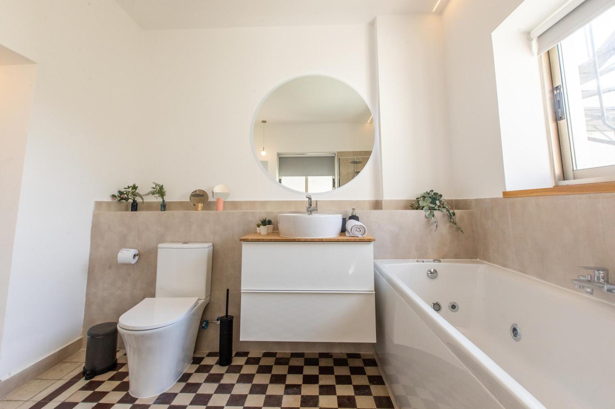 Rooms - Unique Staying In Paphos Centre الغرفة الصورة